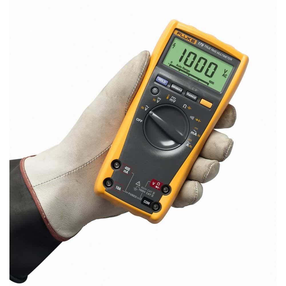 Fluke True RMS Digital Multimeter And Deluxe Accessory Combo Kit