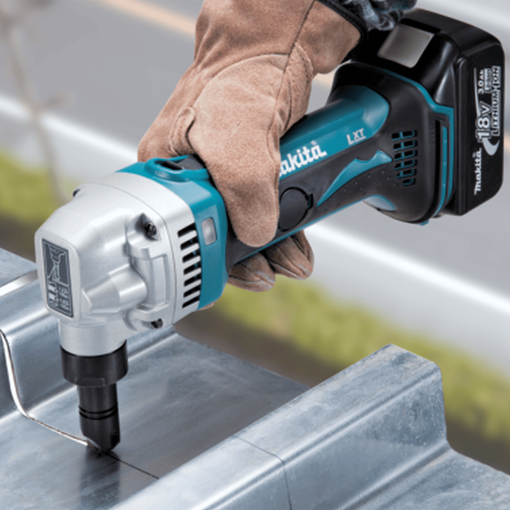Makita 18V LithiumIon Cordless Nibbler 1.6mm with 2x (3Ah) Battery and